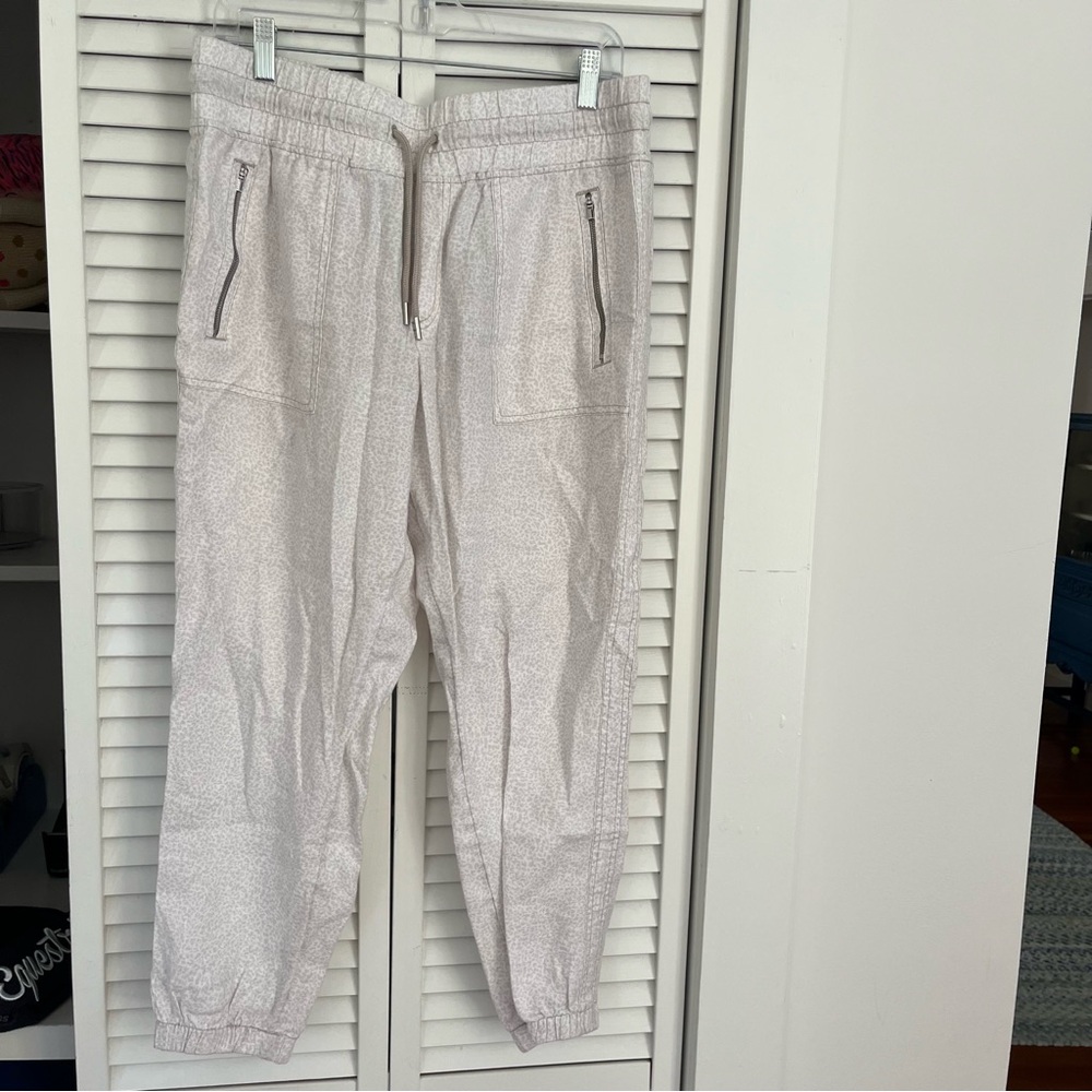 Athleta Cabo Linen Joggers 12P Pale Mini Cheetah pattern - Picture 2 of 8